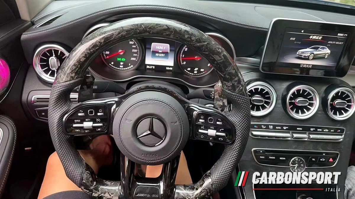 Volante carbonio forgiato montato su Mercedes Classe C